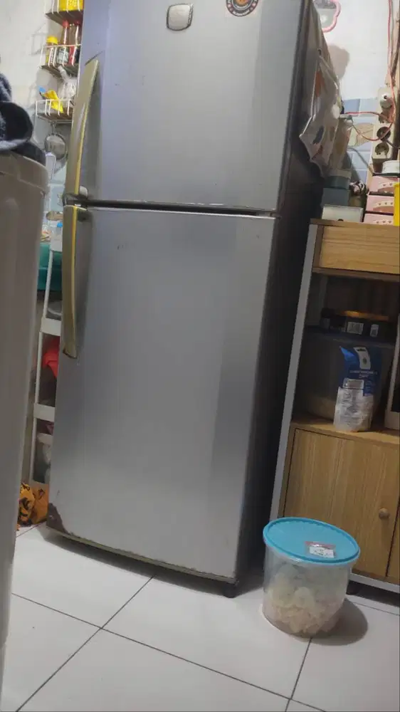 Kulkas 2 pintu merek LG