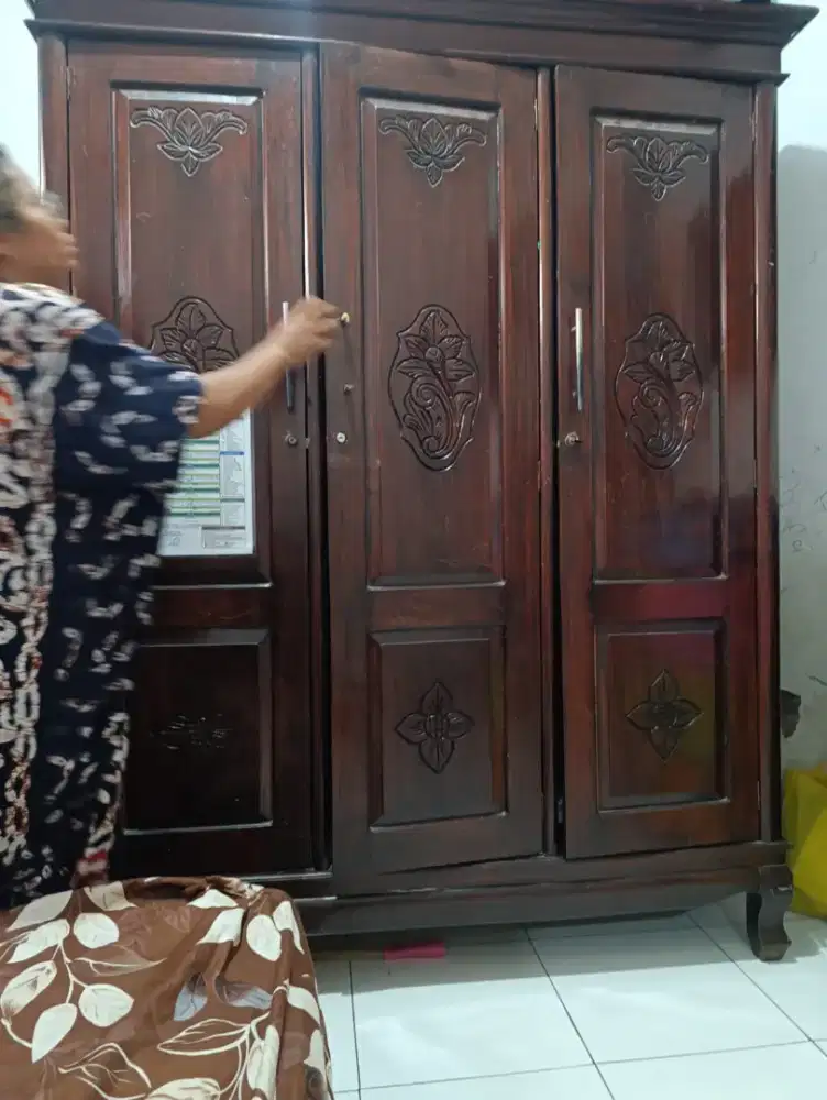 Lemari pakaian Masih Bagus Normal lok Kemanggisan