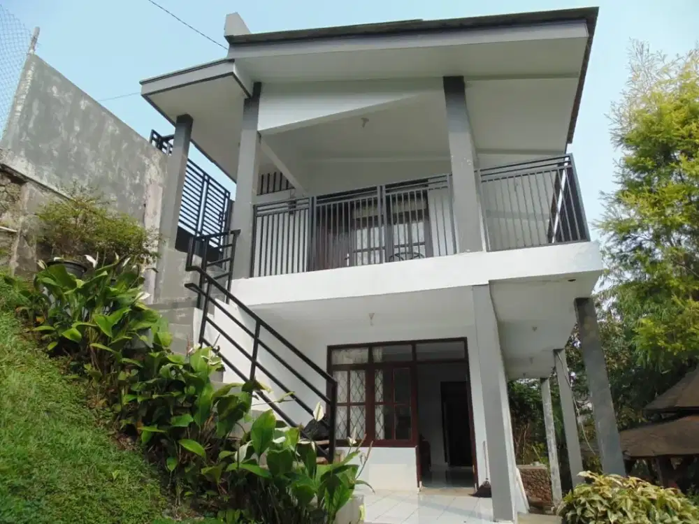 Jual Villa Puncak Murah Cipanas Kota Bunga SHM Kolam Renang