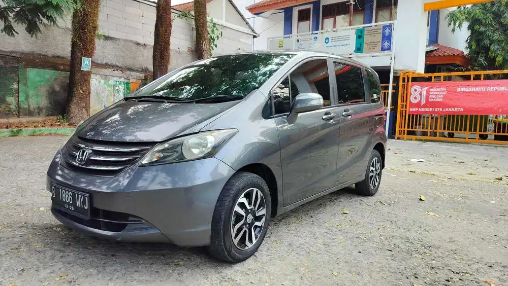 Honda Freed PSD A/t 2011 seliding door