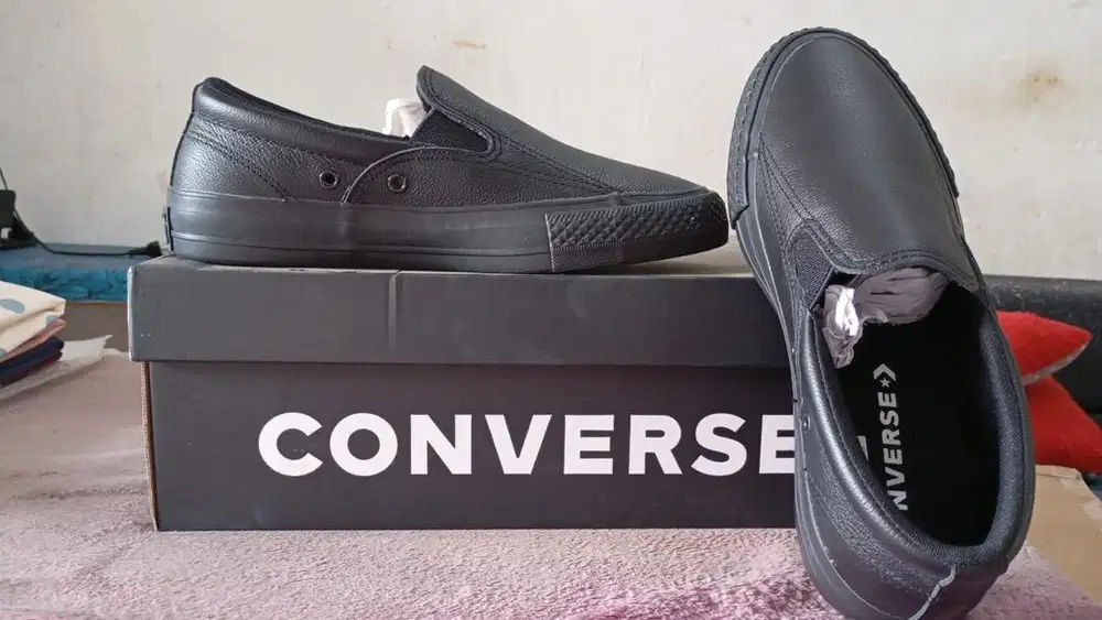 Converse Slip-On Leather Full Black Ukuran 40 - BNIB Original