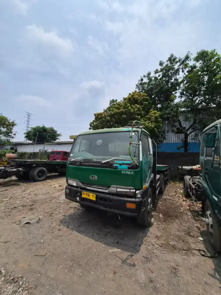 Nissan PK260CT - TRACTOR HEAD + CHASIS