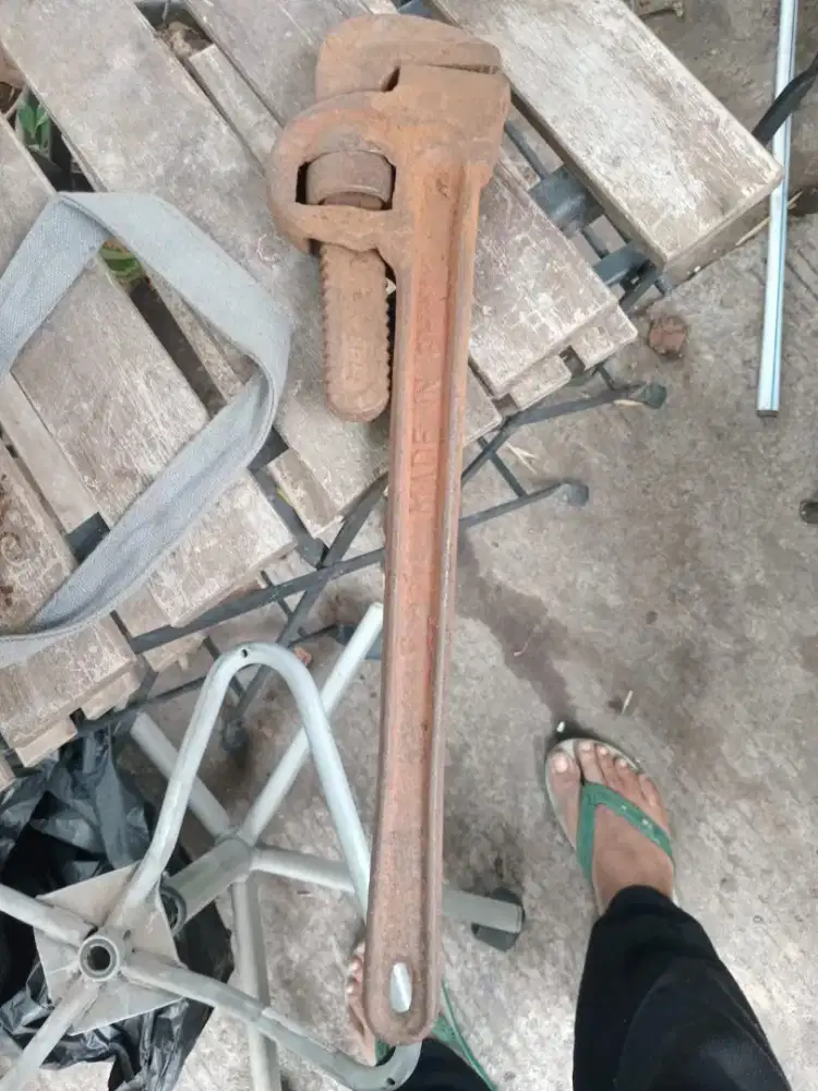 Kunci pipa siap pakai