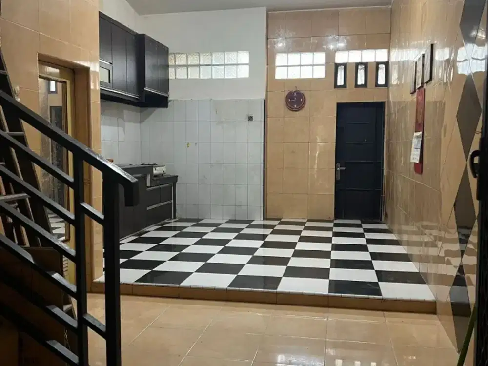 Dijual Rumah Tinggal Komplek Brayan Town House Jalan Yos Sudarso