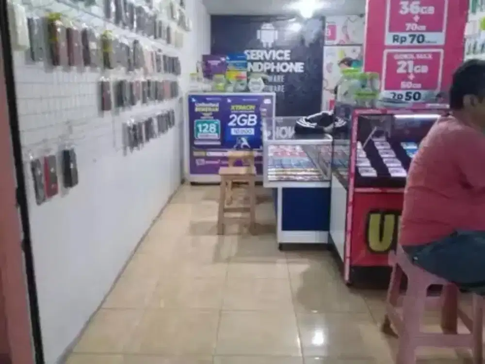 Staff Konter HP dan Pulsa