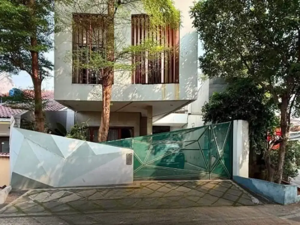 SIAP HUNI! RUMAH INDUSTRIAL 3 LANTAI KEMAYORAN
