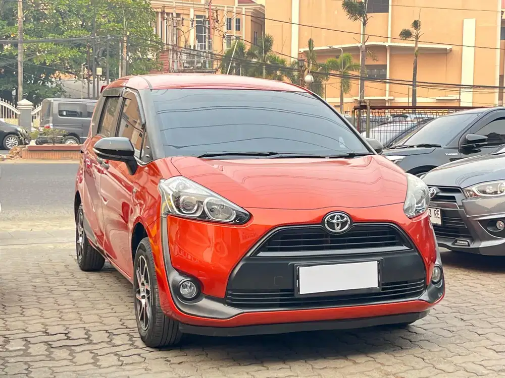 Toyota Sienta 1.5 E Bensin AT 2017