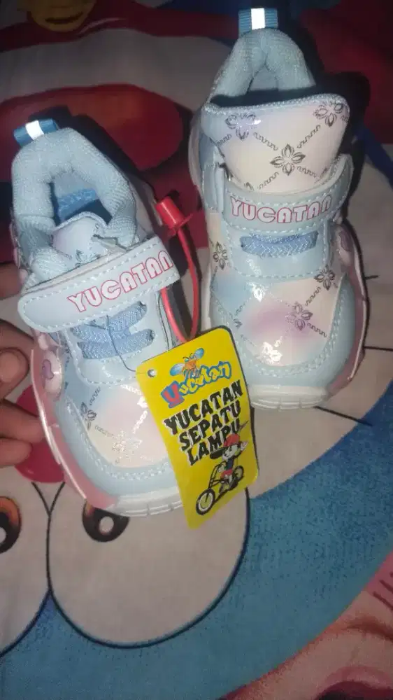Sepatu anak ukuran 22