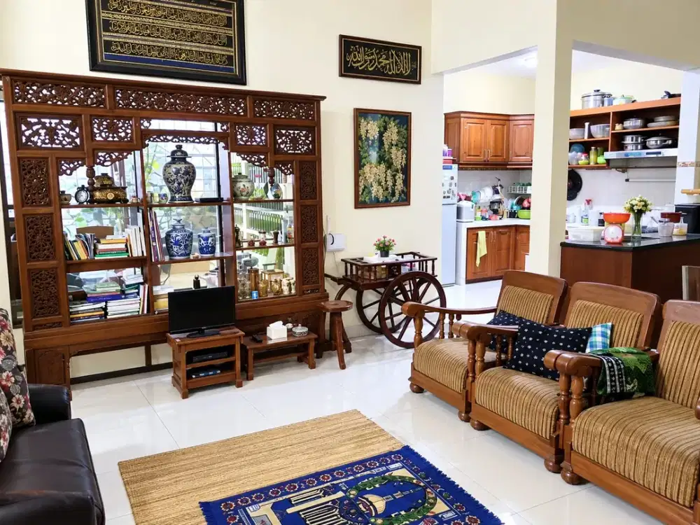 RUMAH ASRI FURNISH (SEMI) SURABAYA DEKAT GALAXY MALL, UNAIR
