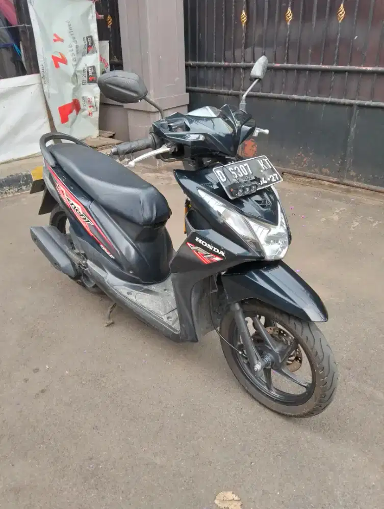 Honda Beat Fi THN 2014 Full Original Mulus Siap Pakai Saja