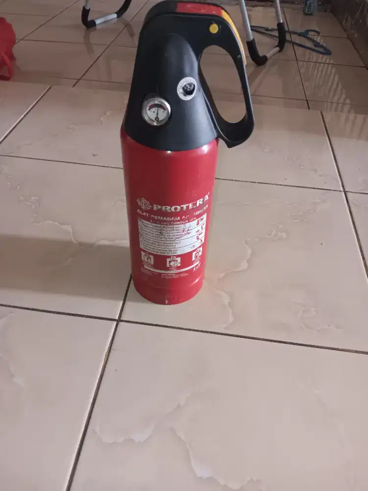 Apar pemadam biat kendaraan