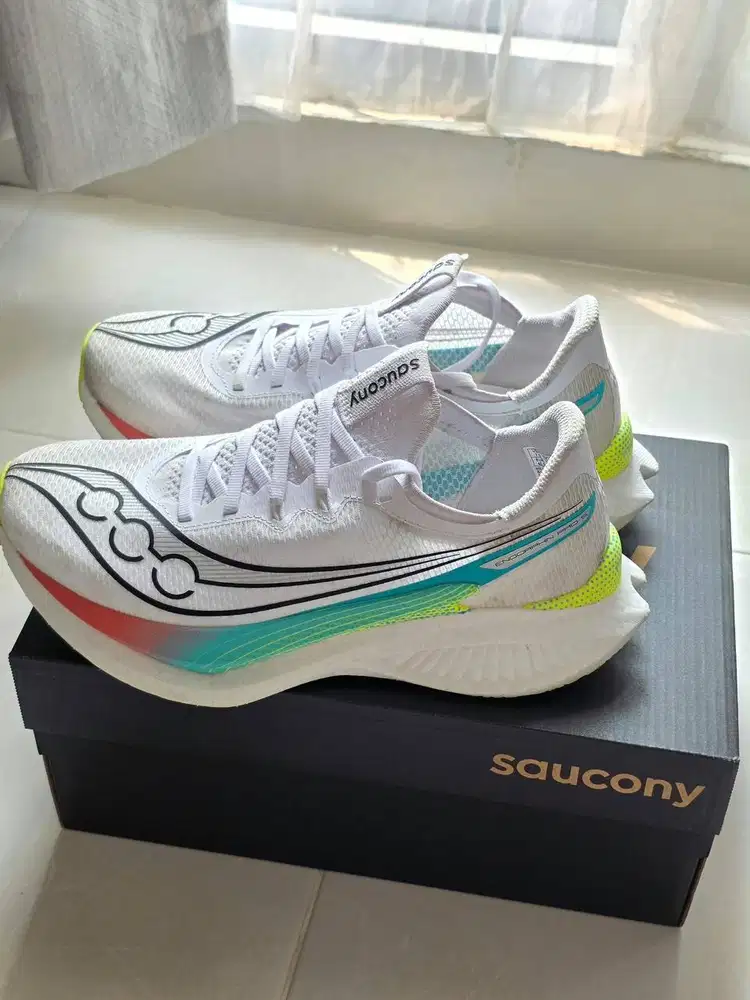 SAUCONY ENDORPHIN PRO 5 - WHTE Size 7.5