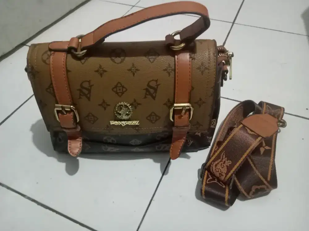 Tas dan dompet masih bagus
