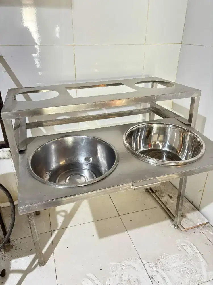 Meja Tatakan Adonan Stainless Steel untuk Bakery dan Usaha Kuliner