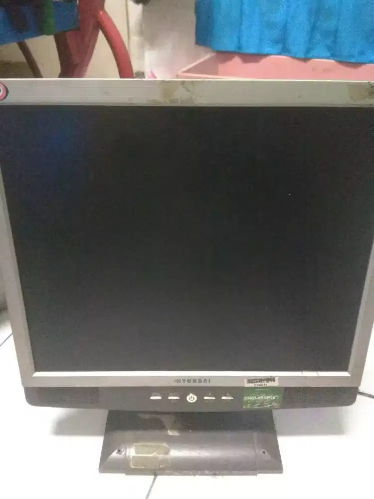 Monitor komputer 17 inc hyundai