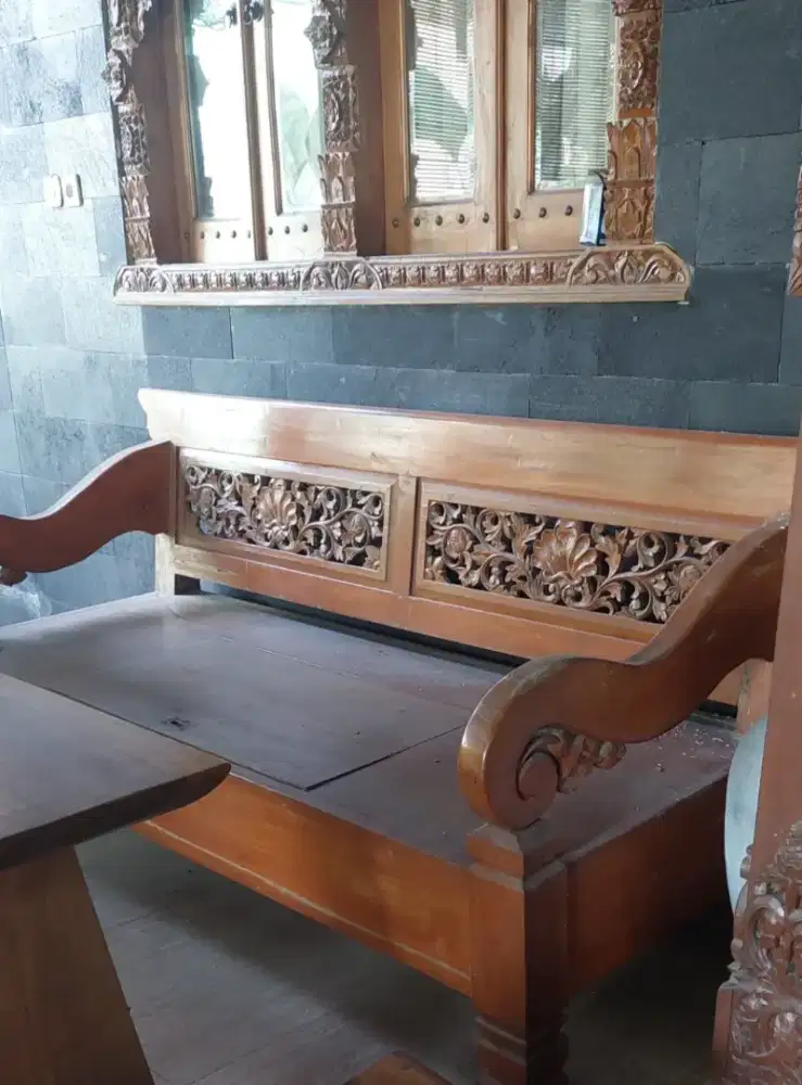 Kursi Risban Antik