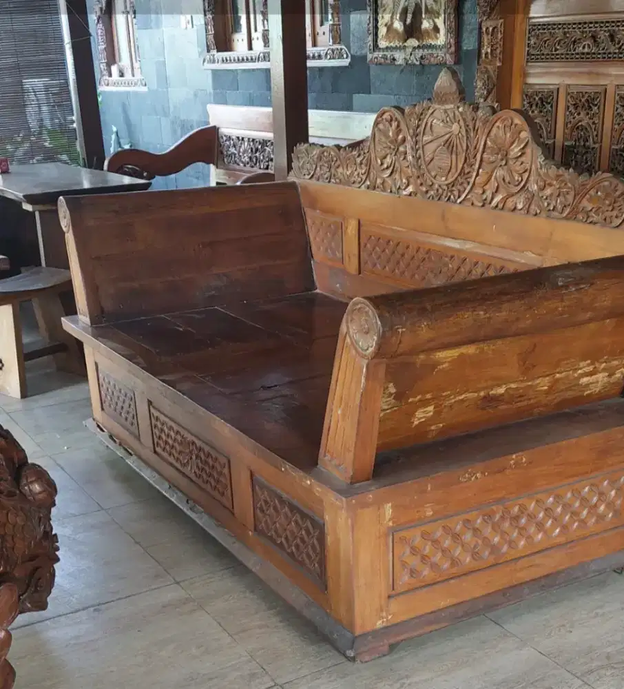 Kursi Risban Antik