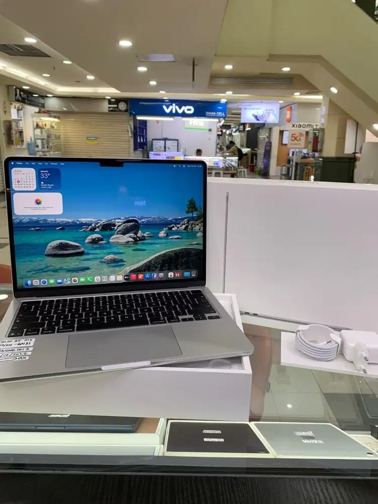 Macbook Air M5 16/512 Gb Silver Ibox garansi panjang