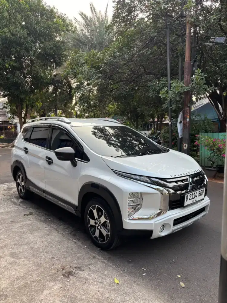 Xpander cross prem 2021 putih
