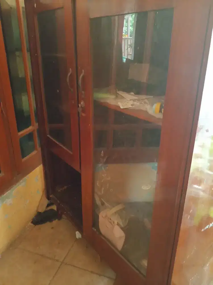 Di jual lemari jati kondisi bekas harga 900000 nego