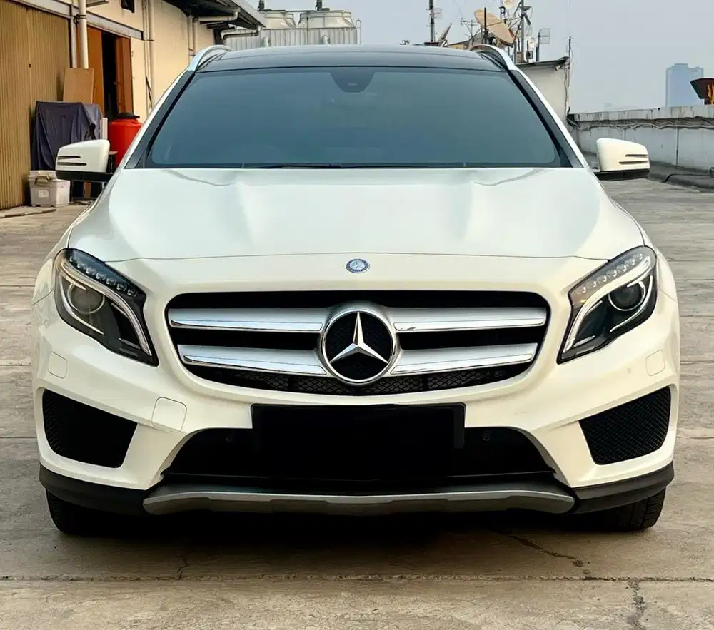 Mercedes Benz Mercy GLA200 GLA 200 AMG 2016 Antik Low KM Putih Ganjil