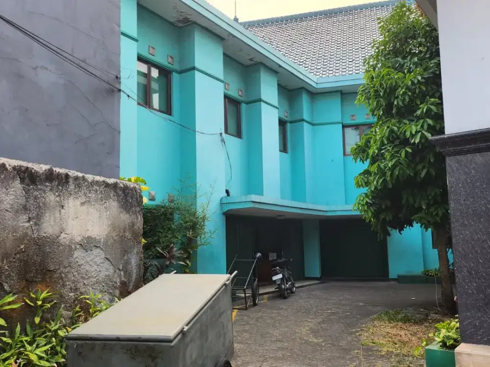Gedung 2,5 Lt di Lokasi Strategis di Kebon Jeruk
