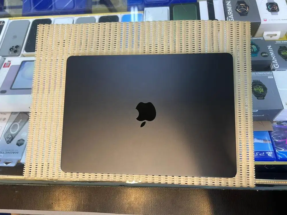 Macbook Air M2 16/256GB 13inch IBOX Garansi On-July 2027 Mullus