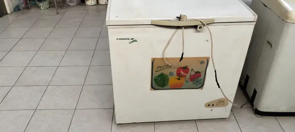 dijual freezer 150