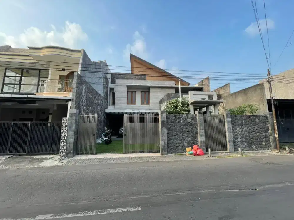 RUMAH MODERN DI KARAH JAMBANGAN SURABAYA