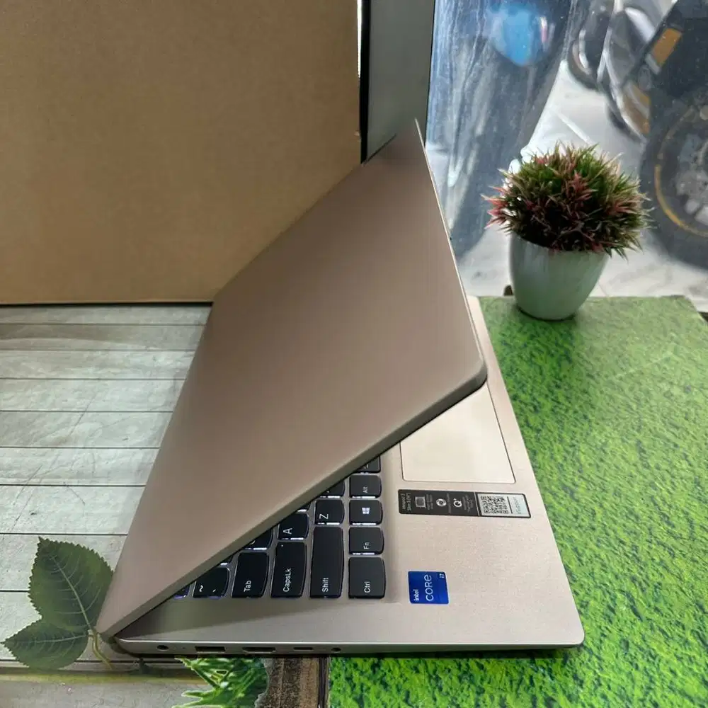 New Lenovo Ideapad Slim 3 Core i7-1165G7 8GB 512GB 14 FHD Windows 11