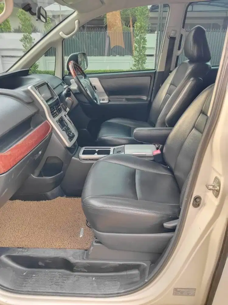 Toyota Nav1 2.0V Limited th 2015 Putih