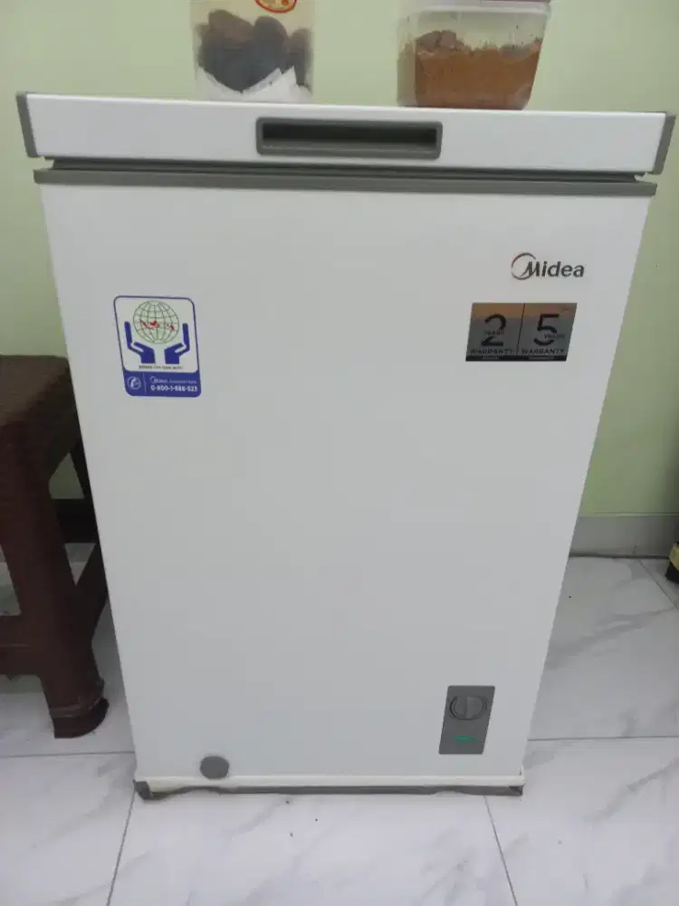 DIJUAL FREZER MIDEA
