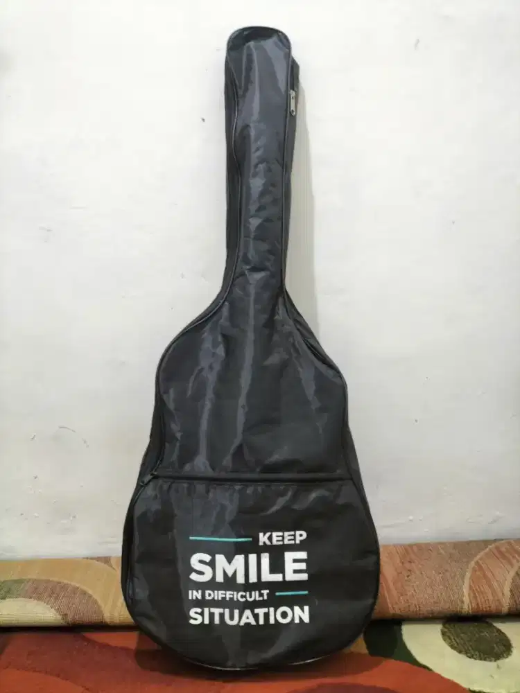 Tas gitar akustik