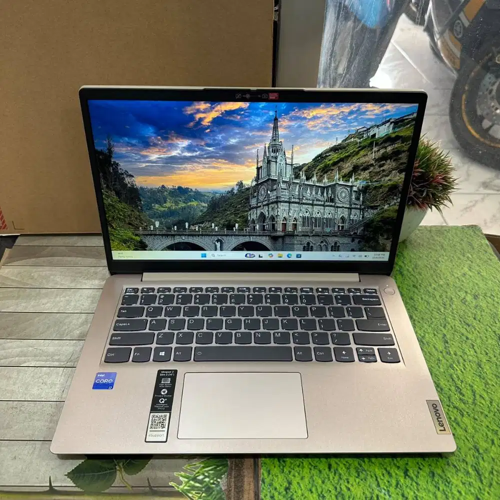 New Lenovo Ideapad Slim 3 Core i7-1165G7 8GB 512GB 14 FHD Windows 11