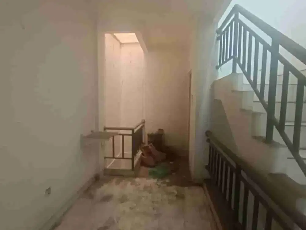 dijual ruko 2,5 lantai ruko 1000