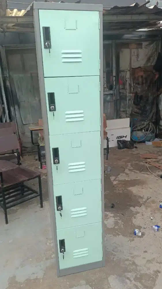 Loker besi 5 pintu