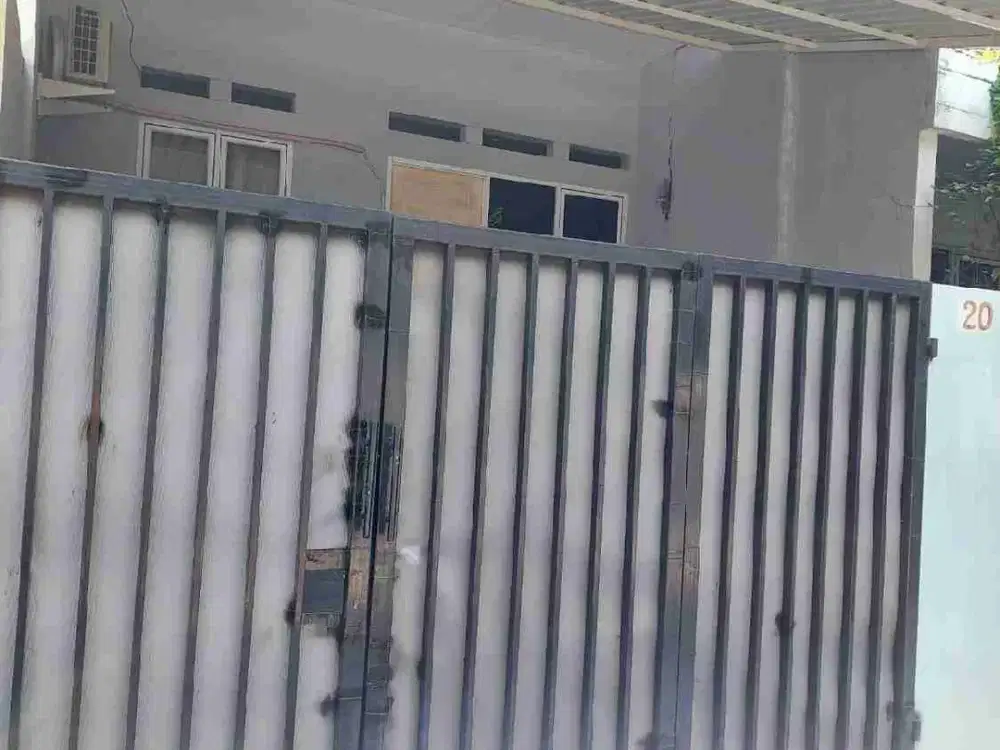 Dijual rumah kecil jalan depan 1 mobil di BCS Kelapa Gading ( pembelian harus cash ).