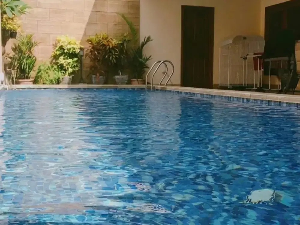 Rumah dengan Kolam Renang dan Full Furnished di Pasar Minggu VC-19378