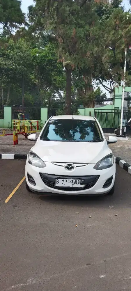 Mazda 2 sedan MT