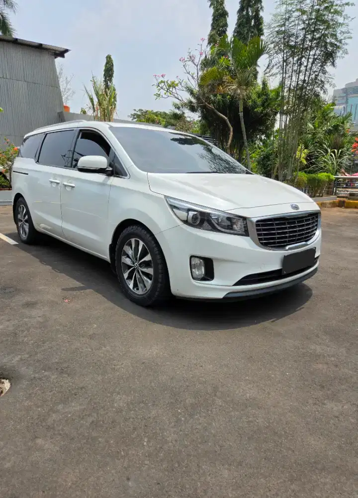 Kia Grand Sedona 2017 / 2018 AT Bensin Sunroof PbD psd Dp murah aja