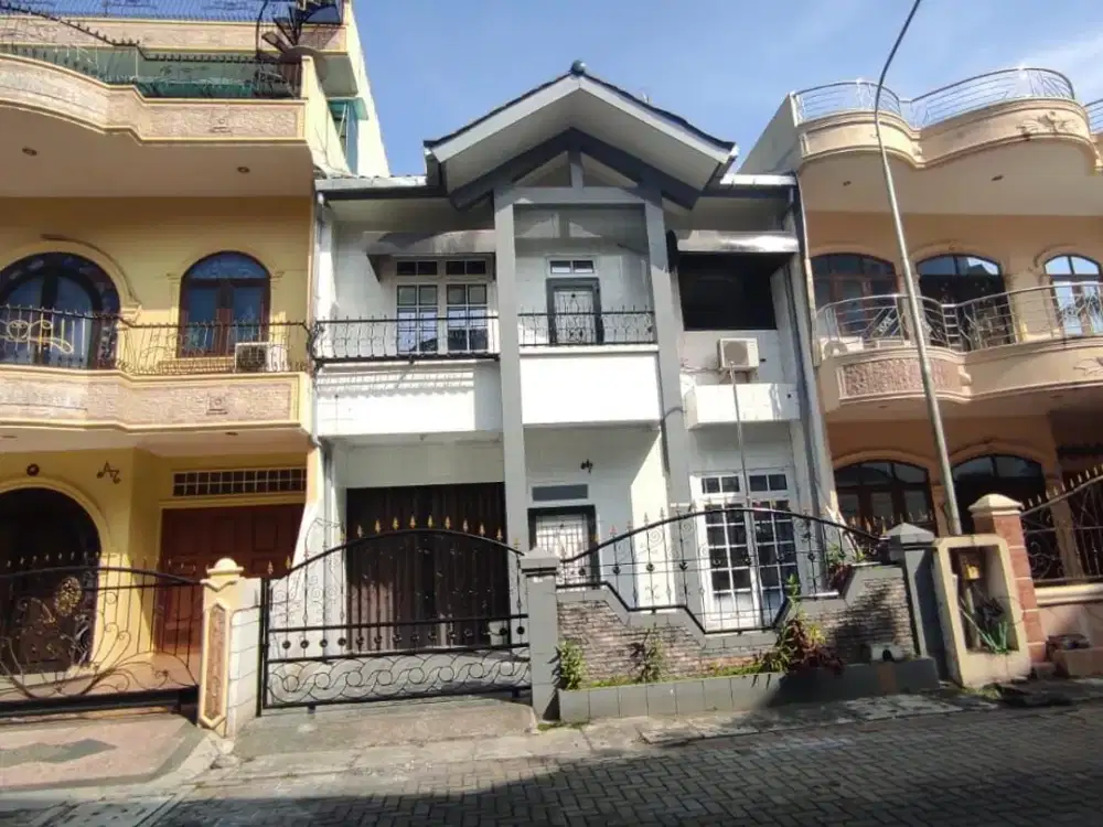 Dijual Villa Komplek Green Garden Jalan Putri Hijau