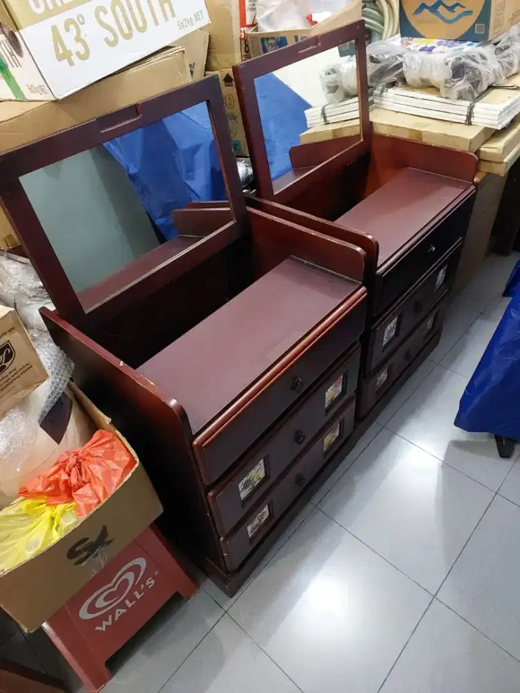Dijual lemari cermin 2 unit bekas
