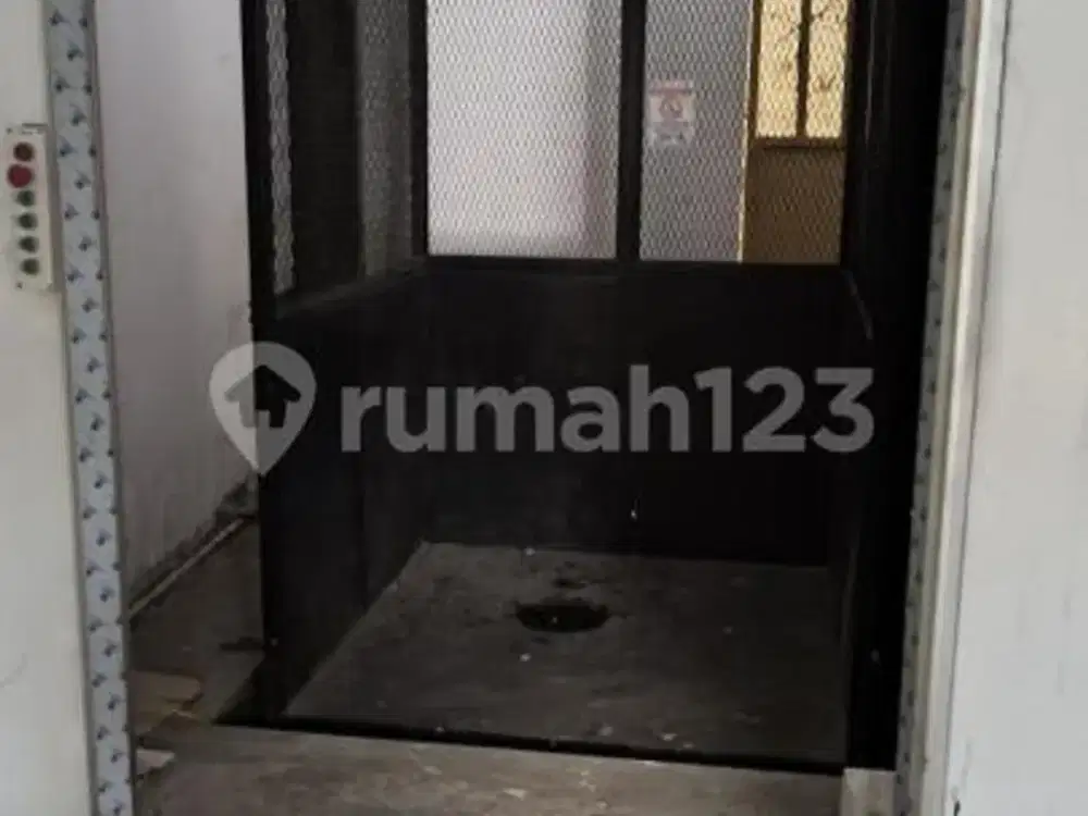 Disewakan Gedung 4 Lantai di Kota Surabaya Jawa Timur