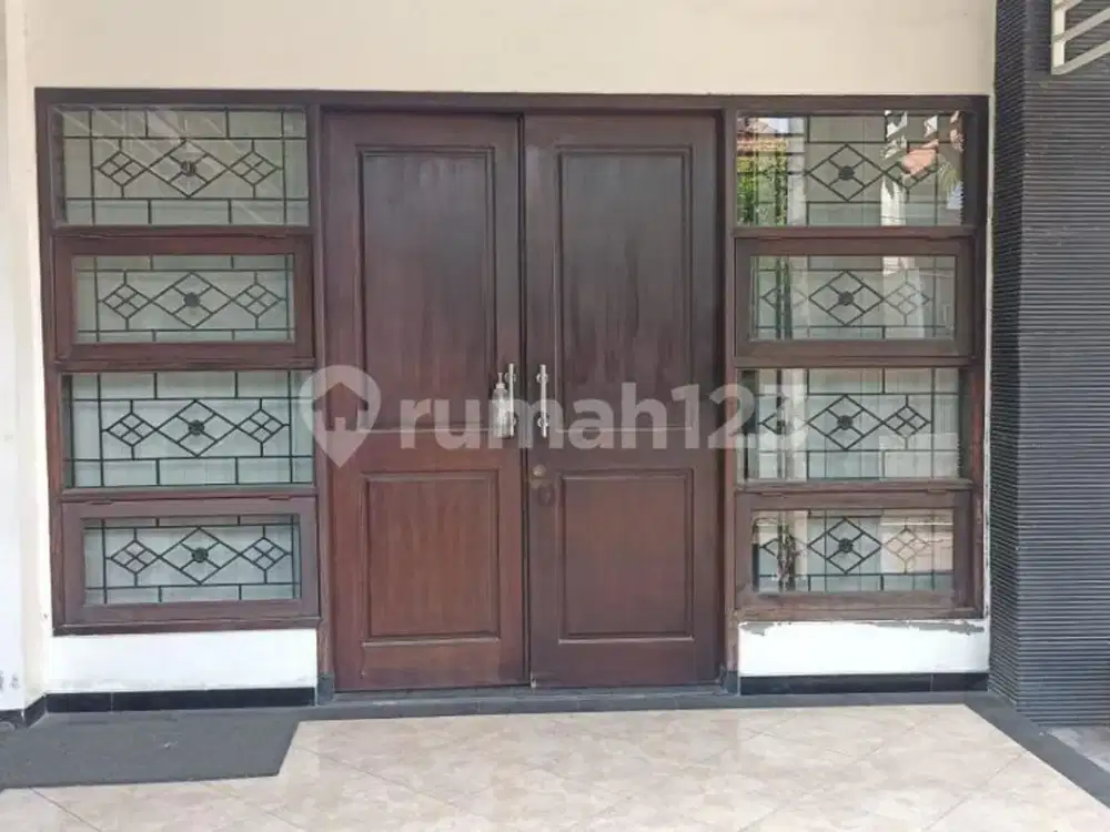 Dijual Rumah Full Bangunan di Manyar Kartika
