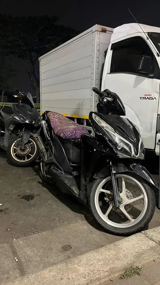 Kzr 125 warna asli putih di stiker hitam