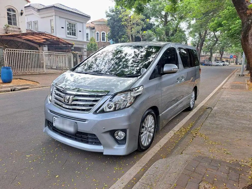 DIJUAL CASH ALPHARD SC AUDIOLESS CBU 2013 SILVER TOYOTA AUTOMATIC