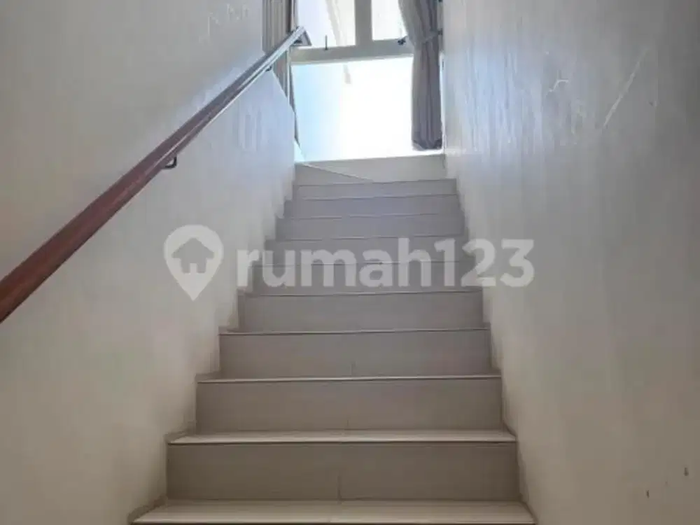 Dijual Rumah Pakuwon Indah Dekat Pakuwon Mall