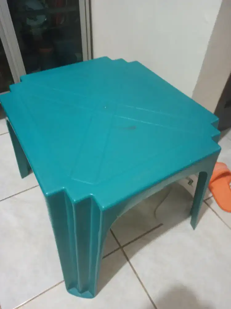 Meja plastik lion star sangat kuat