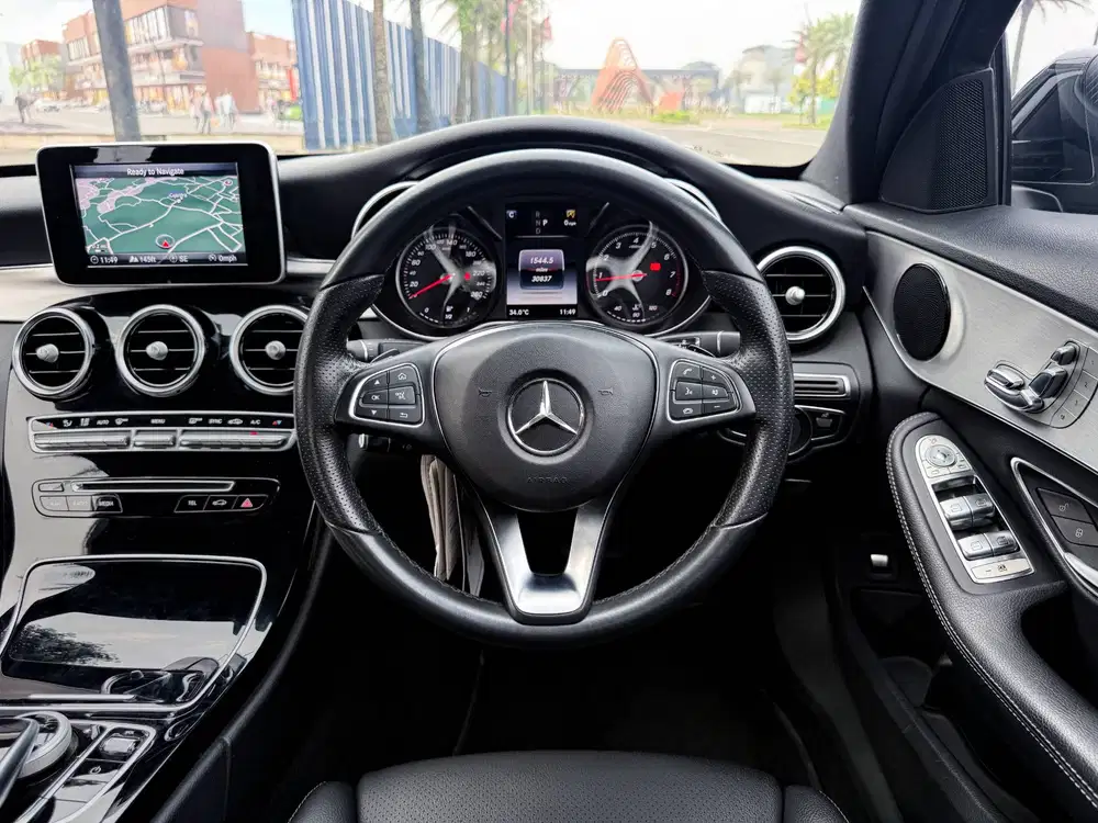 MERCEDES BENZ C200 AMG 2018 SEDAN HITAM MULUS LOW ODO KM RENDAH