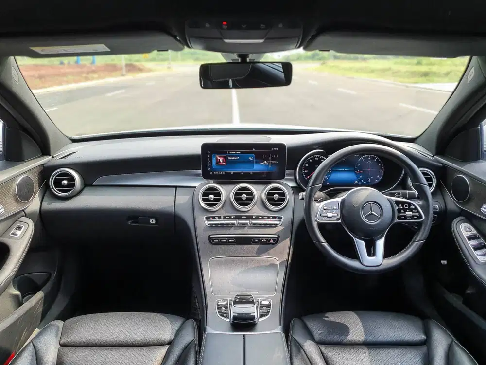 MERCEDES BENZ C200 EQ BOOST 2019 SEDAN PUTIH MULUS LOW ODO KM RENDAH